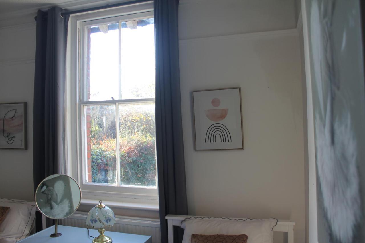 Canterbury Accommodations With Free Car Park Onsite And High Speed Wifi المظهر الخارجي الصورة